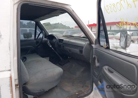 1992 Ford F150 z USA, uszkodzony, nr VIN 1FTEF14Y3NNA83380